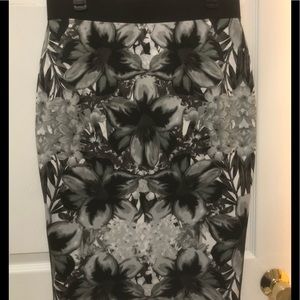 Black & White Floral Bodycon Skirt Size L Perfect